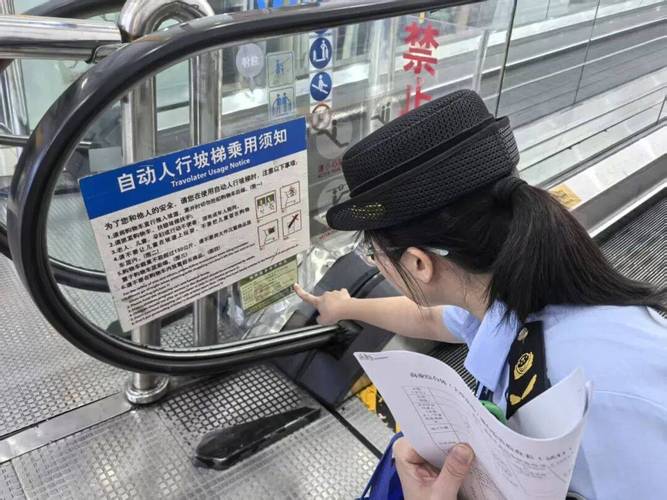 祖庙市监双线出击 融合监管护航“双节”，拉网式排查商业综合体安全
